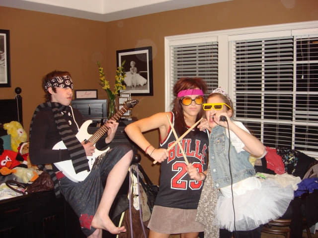 Cindy Bells son Jake, neice Brittany Bell (Mike Bells daughter) and daughter Cara are thinking of starting a band...what do you think?